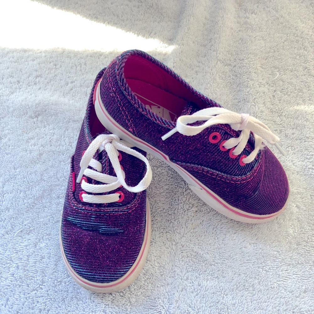 VANS AUTHENTIC MAGENTA LACE UP SNEAKERS